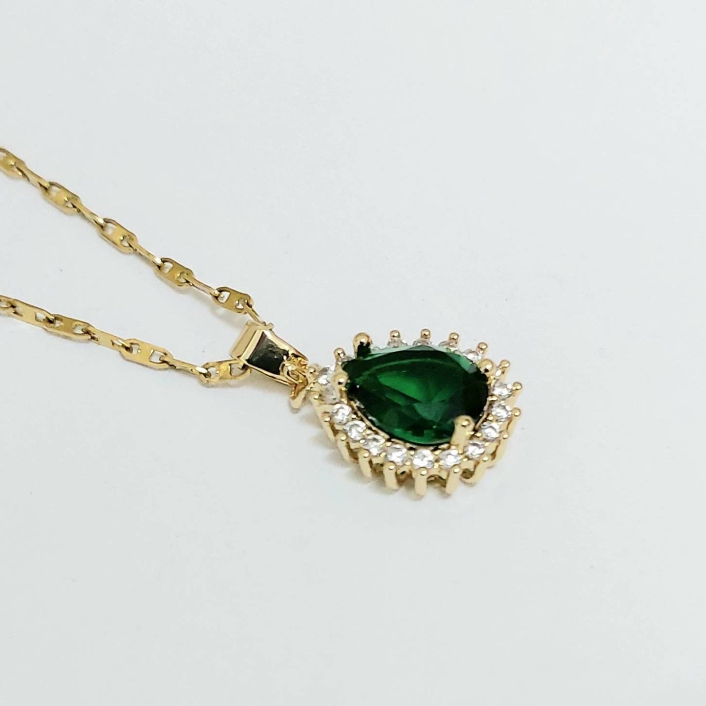 Classic drop shape necklace, emerald necklace , gold chain necklace , vintage necklace , chain necklace , gold dainty necklace, gift for her