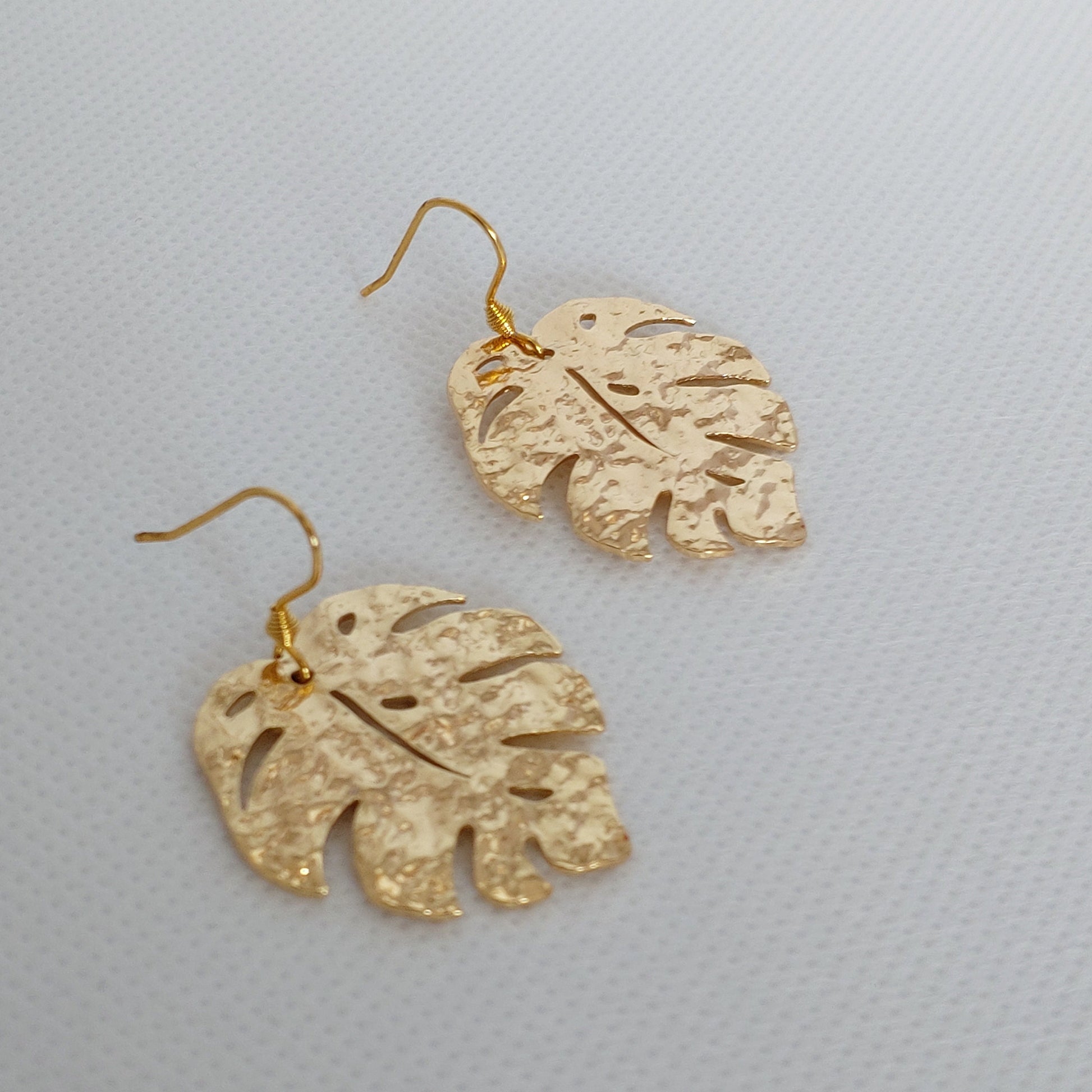 Monstera deliciosa dangle drop earrings , monstera earrings , leaf hoop earrings , monstera adansonii earrings , gold leaf earrings