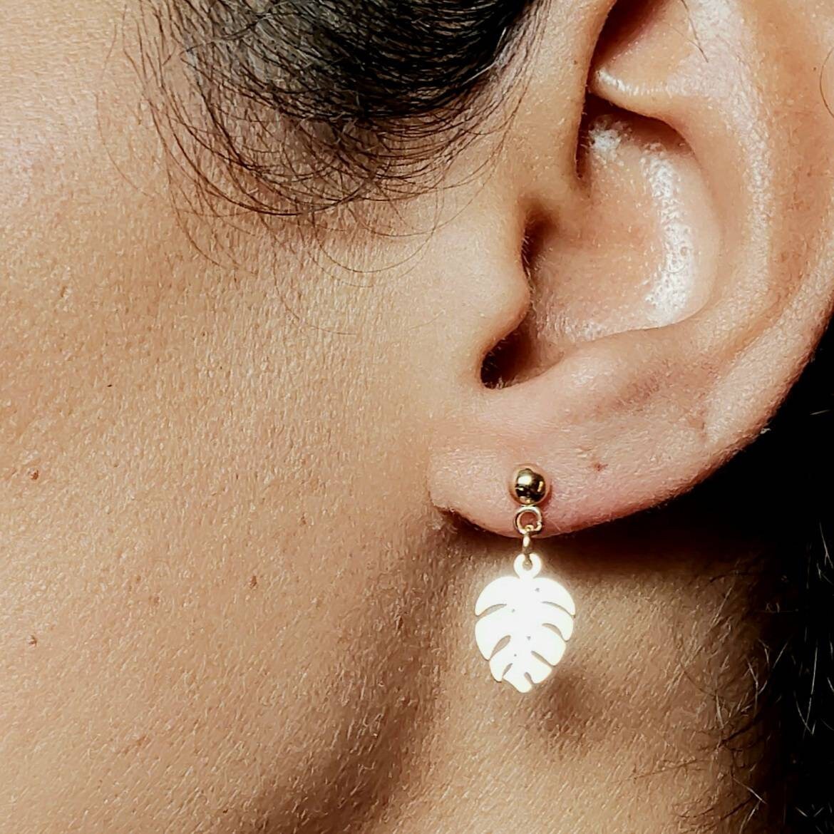 Monstera earrings , monstera deliciosa stud earrings, leaf stud earrings , montera adansonii earrings , gold plated earrings, plant earrings