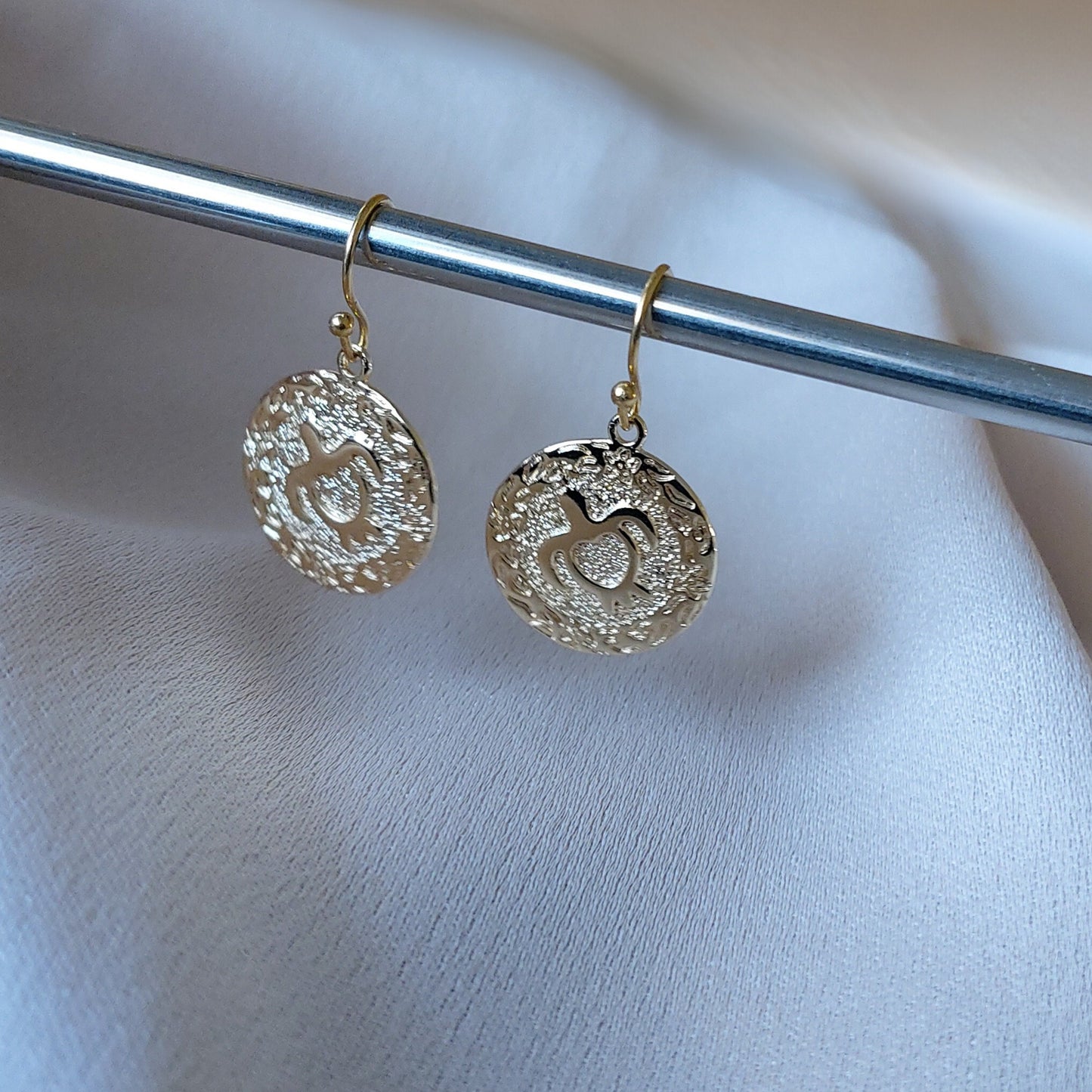 Turtle earrings , Gold turtle earrings , drop dangle earrings with turtle charm , sea turtle earrings