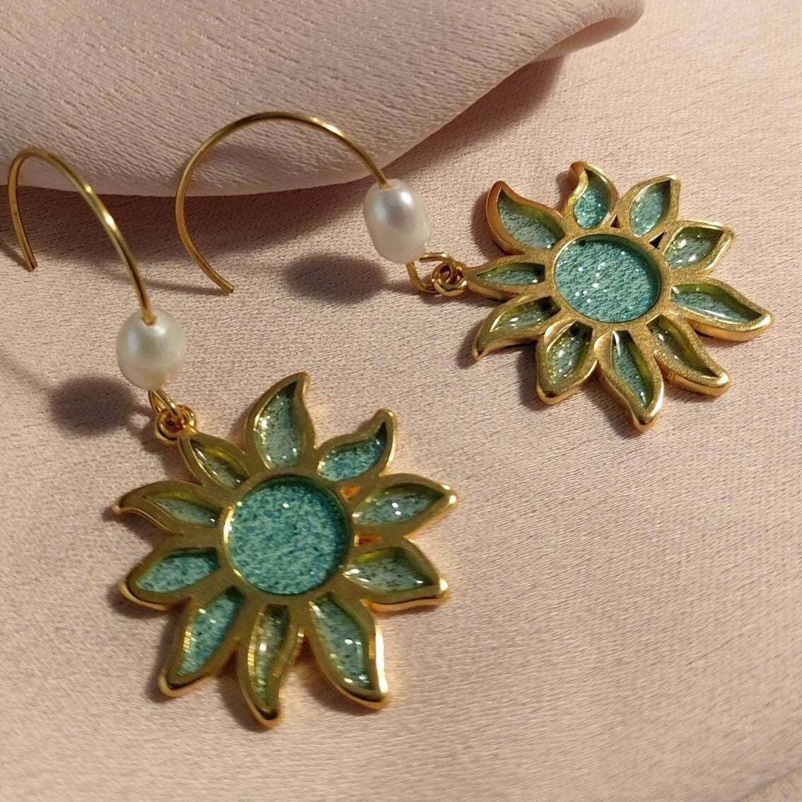 Sunflower earrings , sunflower earrings dangle , sunflower dangle earrings with pearl , hook sunflower earrings