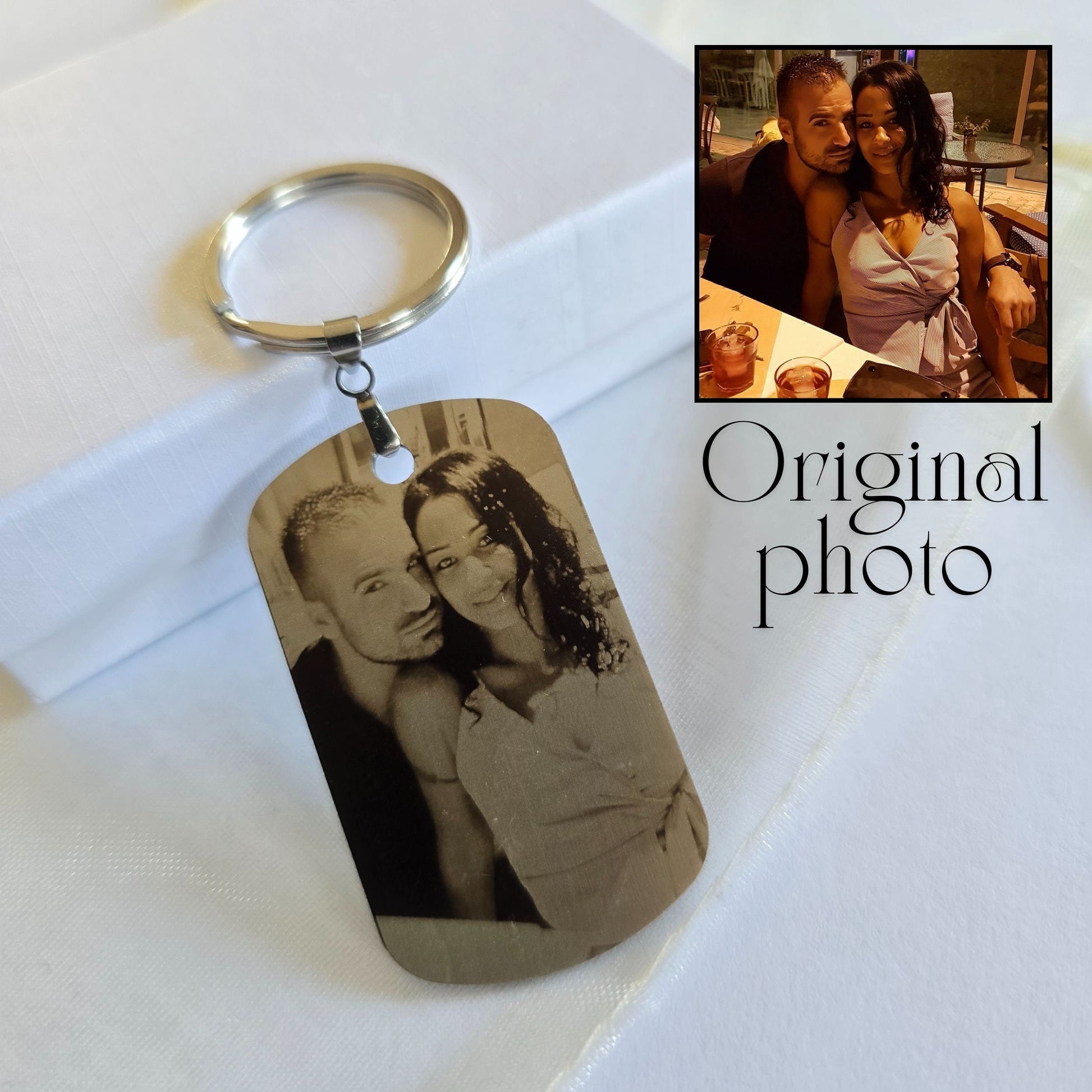 Custom dog tag keyring with photo and your own text at the back